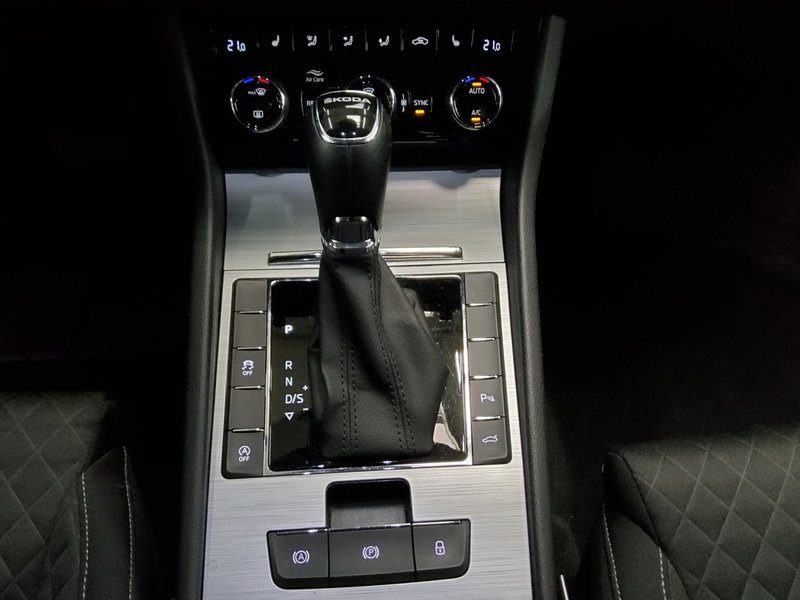 Škoda Superb Kombi 2.0 TDI automatik Ambition • ACC • električna peta vrata — 6