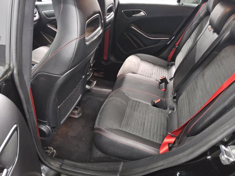 Mercedes-Benz CLA 220 d Shooting Brake automatik AMG Line • LED — 12