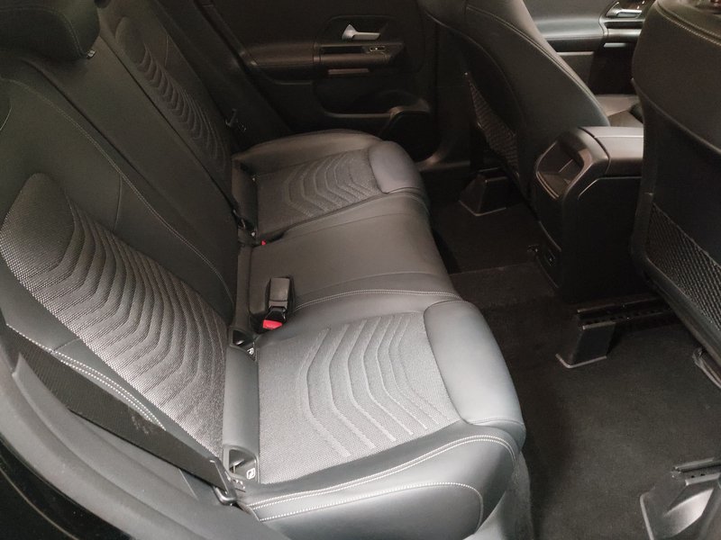 Mercedes-Benz GLA 200 d Style automatik • LED • krov — 12
