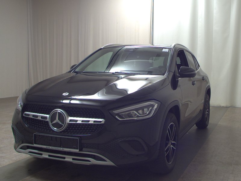 Mercedes-Benz GLA 200 d Style automatik • LED • krov — 2