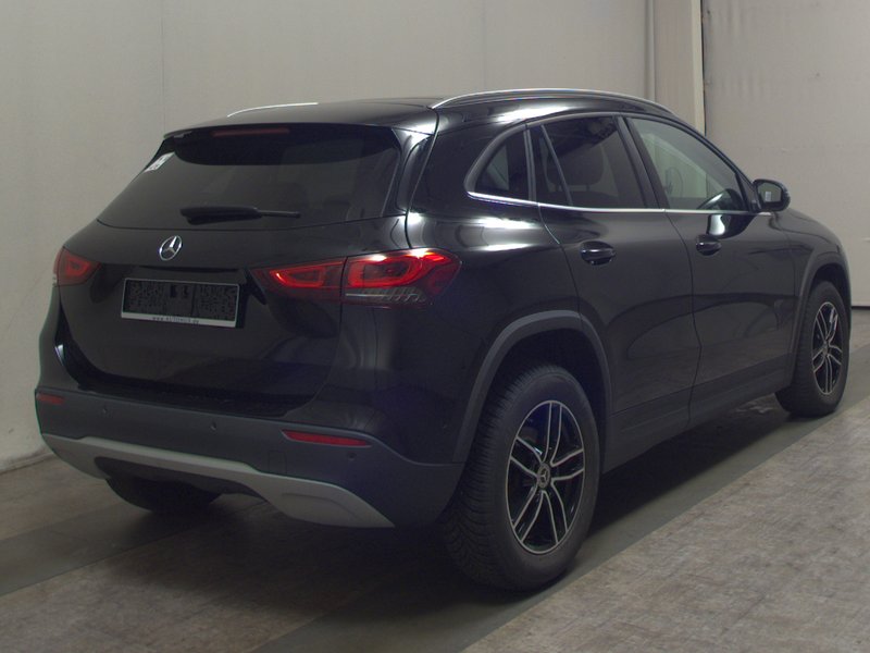 Mercedes-Benz GLA 200 d Style automatik • LED • krov — 4