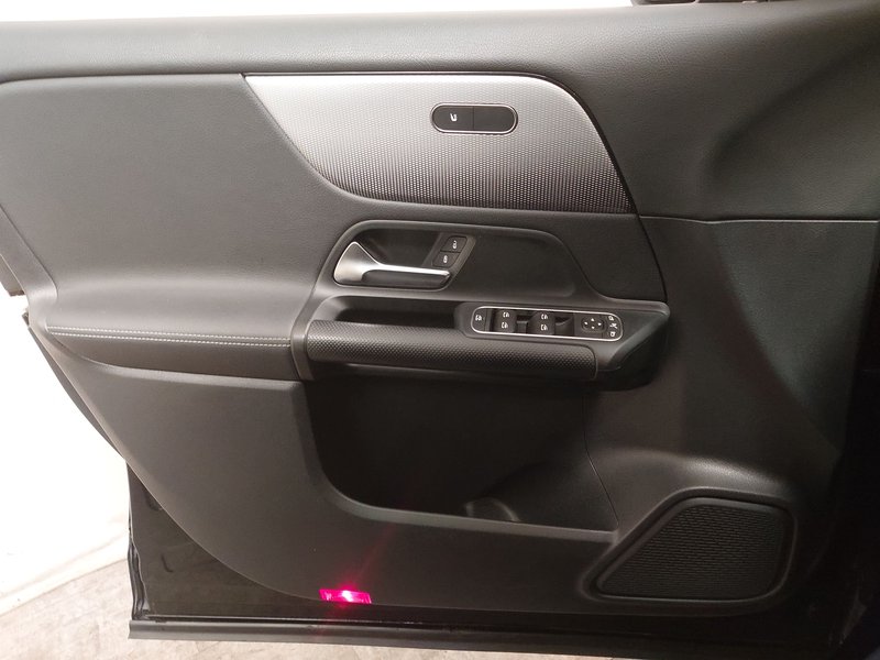 Mercedes-Benz GLA 200 d Style automatik • LED • krov — 5