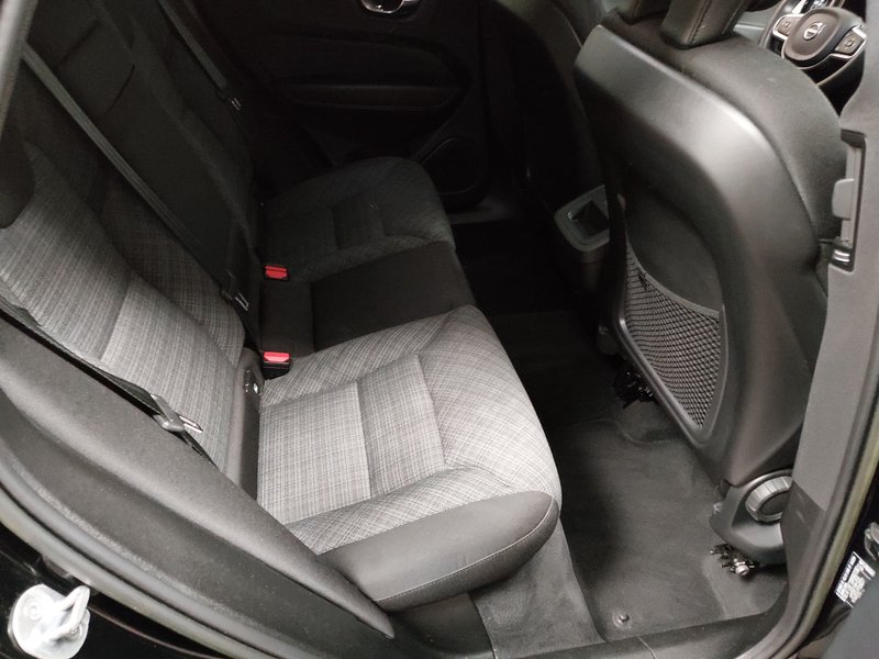 Volvo XC60 B4 D automatik Core • električna peta vrata • LED — 12