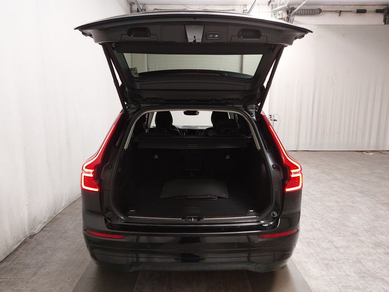 Volvo XC60 B4 D automatik Core • električna peta vrata • LED — 15