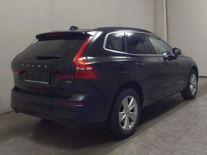 Volvo XC60 B4 D automatik Core • električna peta vrata • LED — 4