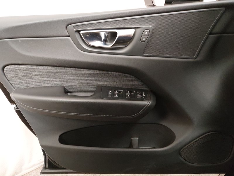 Volvo XC60 B4 D automatik Core • električna peta vrata • LED — 5