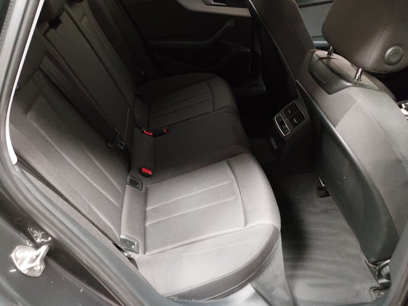 Audi A4 Avant 40 TFSI advanced automatik • LED — 12