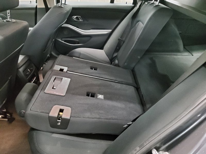 BMW 330i Touring Advantage automatik • ACC • LED — 12