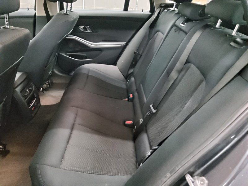 BMW 330i Touring Advantage automatik • ACC • LED — 13