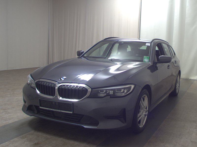 BMW 330i Touring Advantage automatik • ACC • LED — 2