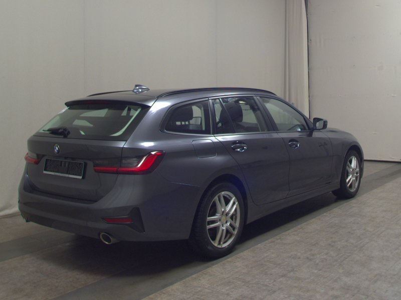 BMW 330i Touring Advantage automatik • ACC • LED — 4