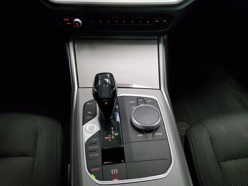 BMW 330i Touring Advantage automatik • ACC • LED — 6