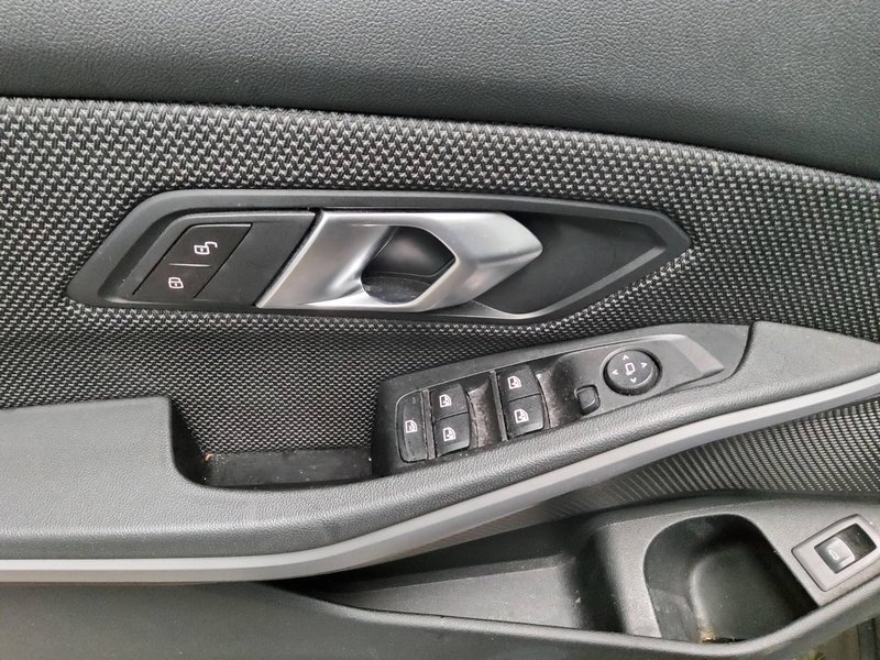 BMW 330i Touring Advantage automatik • ACC • LED — 9