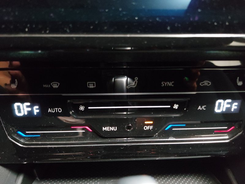 Volkswagen Passat Variant GTE 1.4 TSI automatik • panorama • ACC — 15