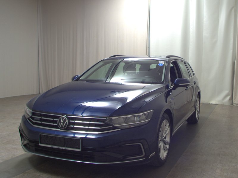 Volkswagen Passat Variant GTE 1.4 TSI automatik • panorama • ACC — 2