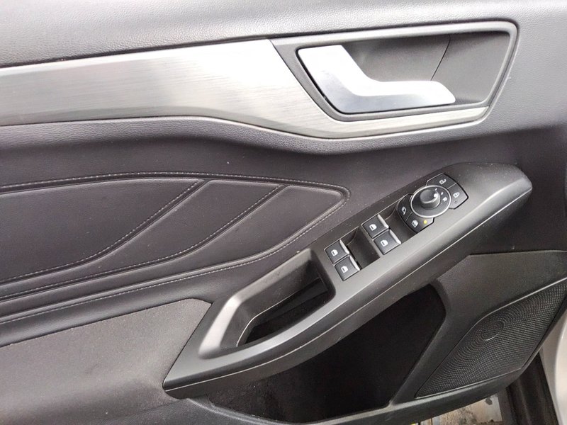 Ford Focus Turnier 1.5 EcoBlue automatik Titanium X • bežično punjenje • LED — 10