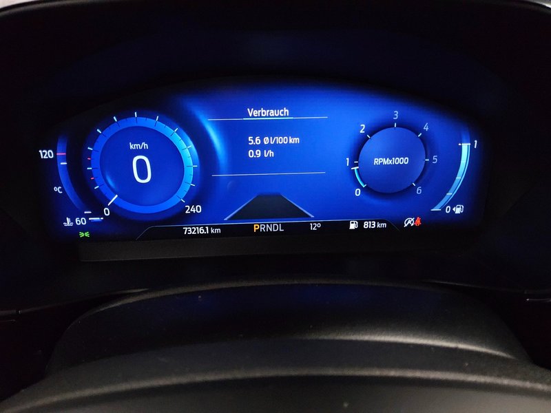 Ford Focus Turnier 1.5 EcoBlue automatik Titanium X • bežično punjenje • LED — 8