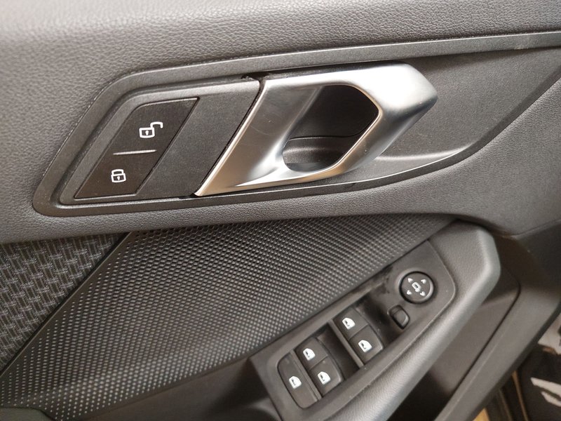 BMW 120d automatik Advantage • ACC • LED — 5