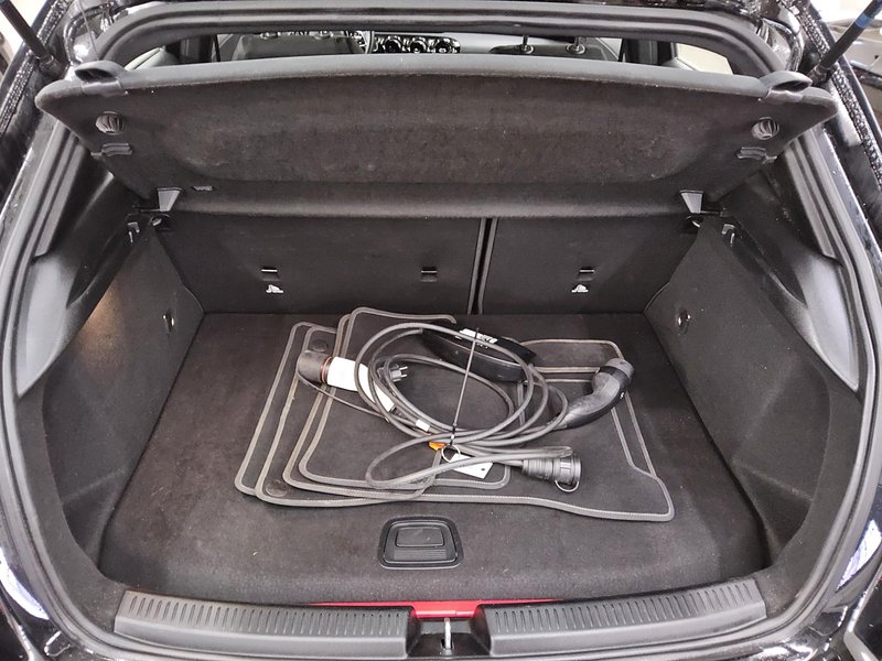 Mercedes-Benz A 250 e automatik • ACC — 12