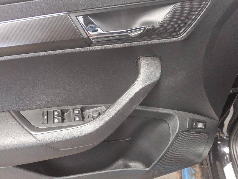 Škoda Karoq 2.0 TDI 4x4 SportLine automatik • LED • digitalni instrumenti — 10