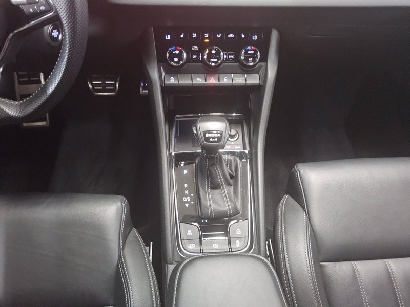 Škoda Karoq 2.0 TDI 4x4 SportLine automatik • LED • digitalni instrumenti — 6