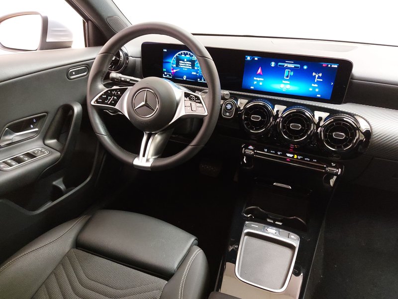 Mercedes-Benz A 180 d automatik • LED • digitalni instrumenti — 18