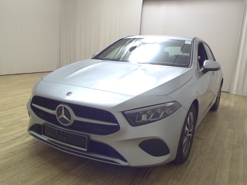 Mercedes-Benz A 180 d automatik • LED • digitalni instrumenti — 2
