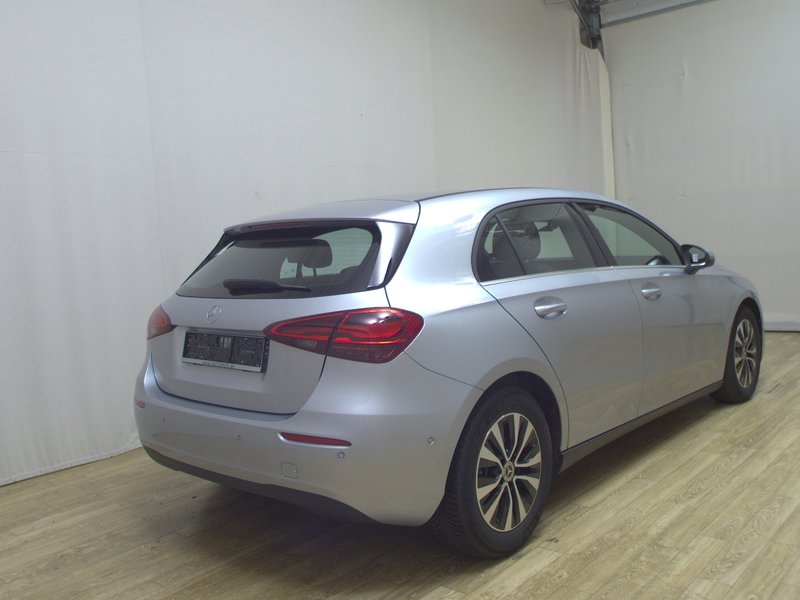 Mercedes-Benz A 180 d automatik • LED • digitalni instrumenti — 4
