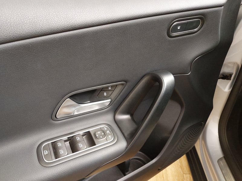 Mercedes-Benz A 180 d automatik • LED • digitalni instrumenti — 5