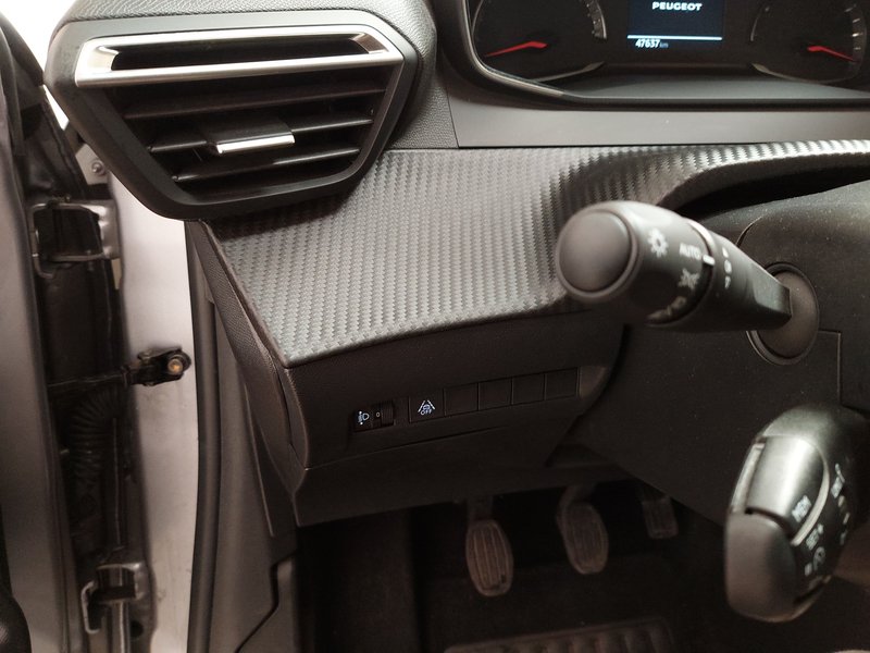 Peugeot 208 PureTech 75 Active Pack • LED — 7
