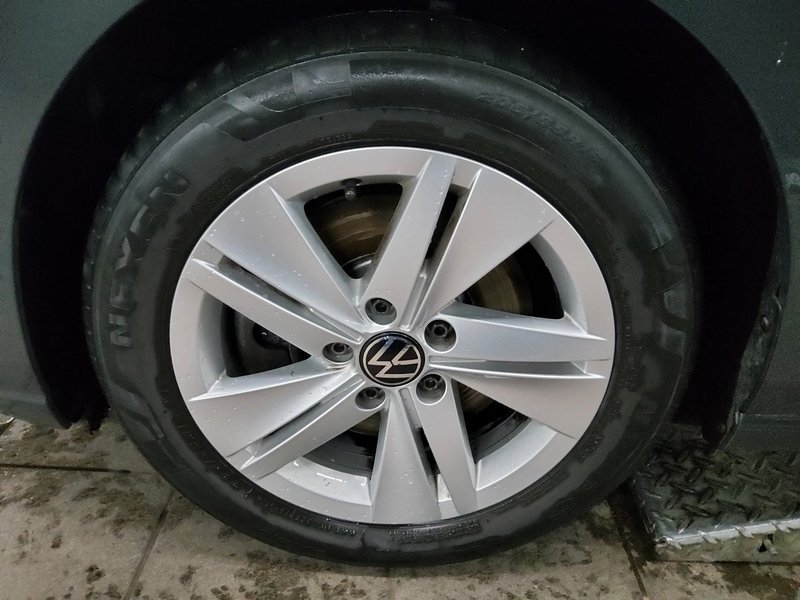 Volkswagen Golf 8 Variant 2.0 TDI automatik Life • ACC • Full LED — 11
