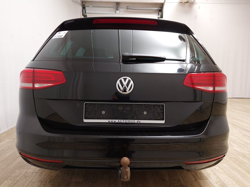 Volkswagen Passat 2.0 TDI Comfortline automatik • ACC • LED — 14