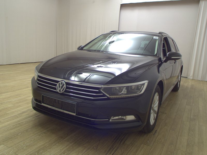 Volkswagen Passat 2.0 TDI Comfortline automatik • ACC • LED — 2