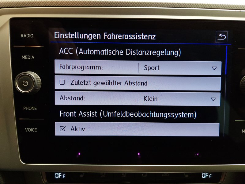 Volkswagen Passat 2.0 TDI Comfortline automatik • ACC • LED — 21