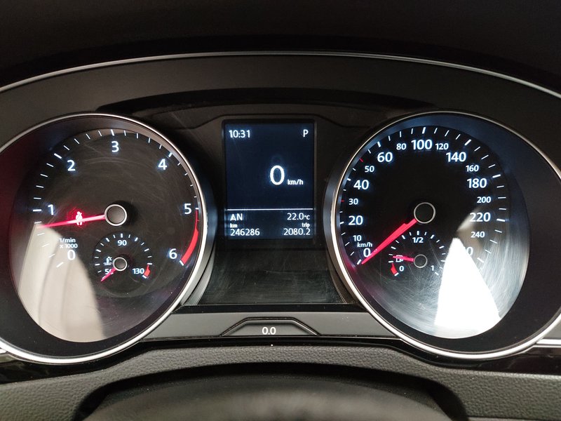 Volkswagen Passat 2.0 TDI Comfortline automatik • ACC • LED — 22