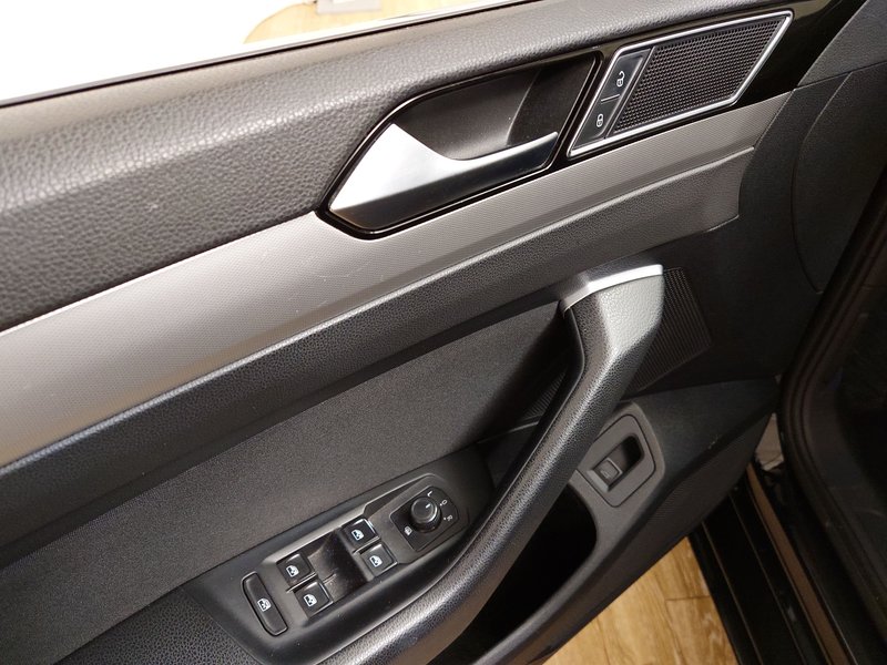 Volkswagen Passat 2.0 TDI Comfortline automatik • ACC • LED — 5