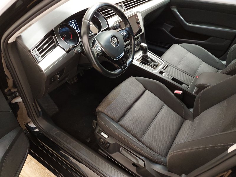 Volkswagen Passat 2.0 TDI Comfortline automatik • ACC • LED — 6