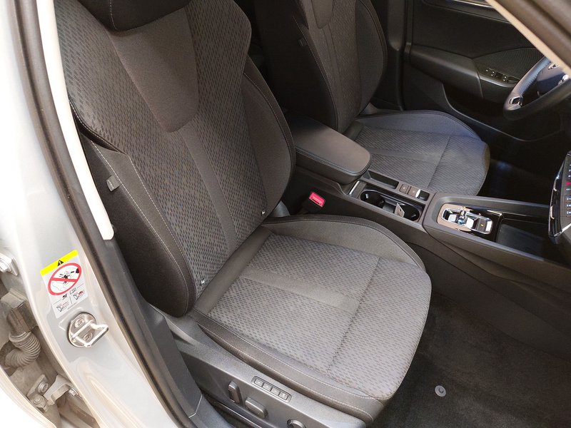 Škoda Octavia Combi 2.0 TDI Selection automatik • HUD • LED — 10