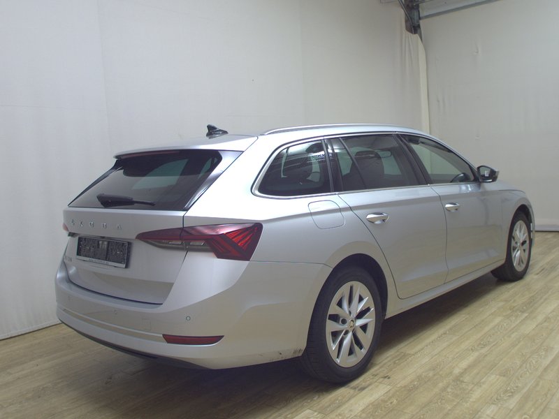 Škoda Octavia Combi 2.0 TDI Selection automatik • HUD • LED — 4