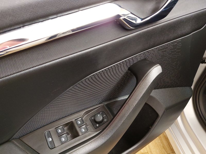Škoda Octavia Combi 2.0 TDI Selection automatik • HUD • LED — 5