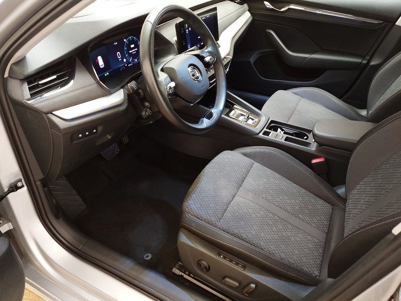 Škoda Octavia Combi 2.0 TDI Selection automatik • HUD • LED — 6