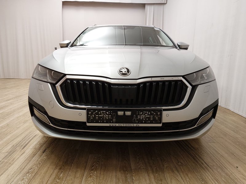 Škoda Octavia Combi 2.0 TDI Selection automatik • HUD • LED — 9