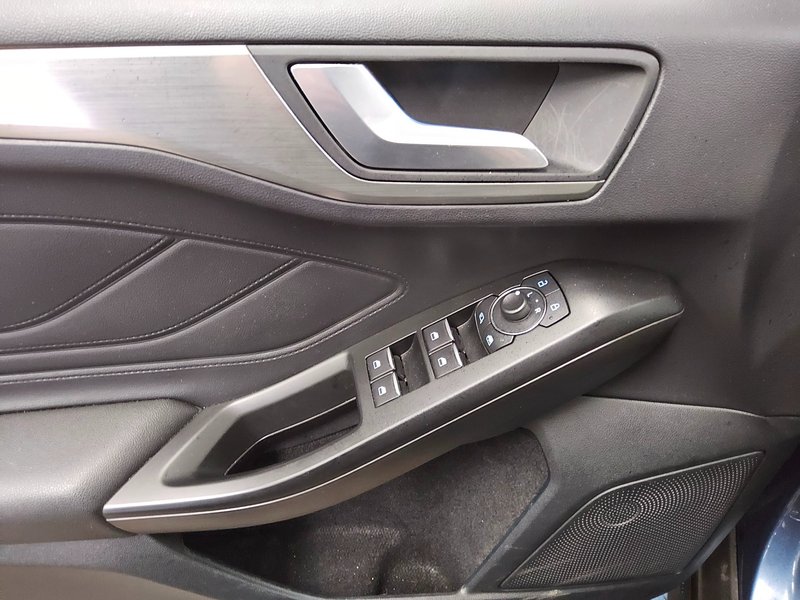 Ford Focus Turnier 1.0 EcoBoost Titanium • LED • navigacija — 9