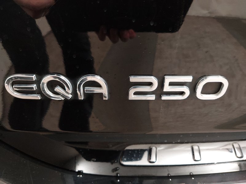 Mercedes-Benz EQA 250 Progressive • ACC • Full LED — 17