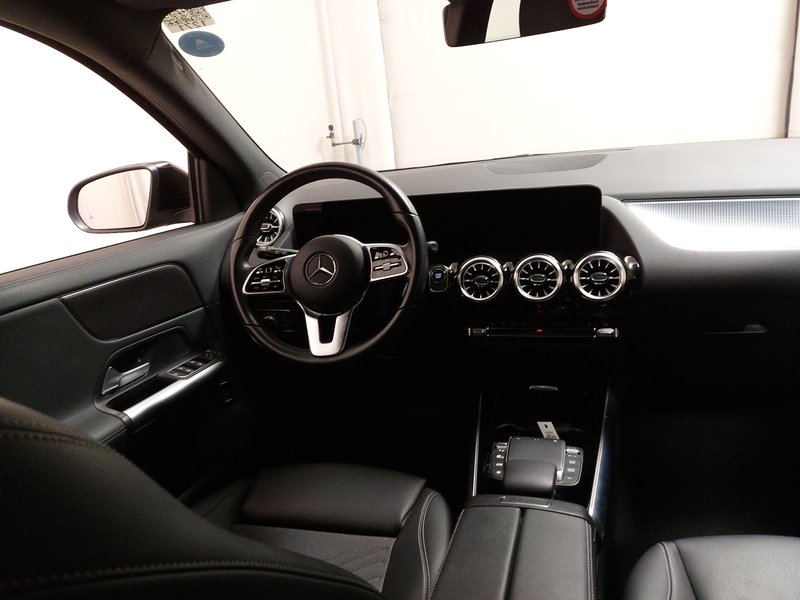 Mercedes-Benz EQA 250 Progressive • ACC • Full LED — 19