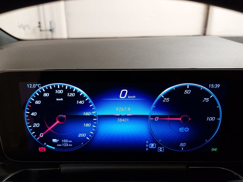 Mercedes-Benz EQA 250 Progressive • ACC • Full LED — 23