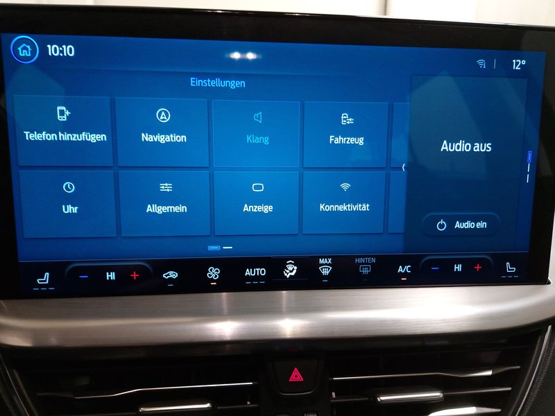 Ford Focus Turnier 1.5 EcoBlue Titanium automatik • AHK • LED — 17