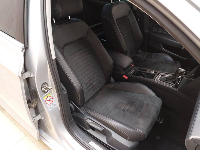 Volkswagen Passat Variant 2.0 TDI Elegance automatik • ACC • LED — 10