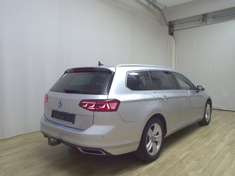 Volkswagen Passat Variant 2.0 TDI Elegance automatik • ACC • LED — 4