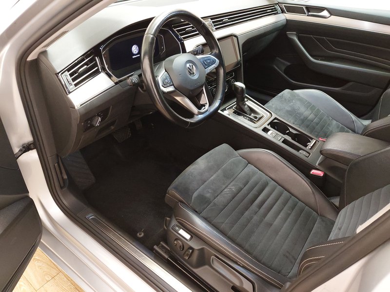 Volkswagen Passat Variant 2.0 TDI Elegance automatik • ACC • LED — 6